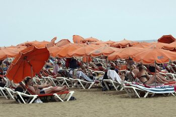 Lege nouă: turiștii care aruncă gunoaie pe plajele de pe litoral vor fi amendați cu până la 1.000 de lei