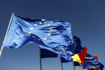 Sondaj Inscop: 78.9% dintre respondenți vor ca România să păstreze direcția Vest, doar 7.8% au optat pentru Est
