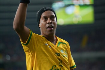 Moment istoric la Iași! Ronaldinho va juca în Copou, în luna noiembrie, alături de alte staruri ale fotbalului mondial