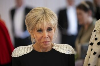 Motivul trist pentru care Brigitte Macron a părut atât de absentă în timpul vizitei de stat din Marea Britanie. Prin (…)