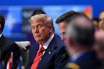 Preşedintele ceh dezvăluie ce i-au cerut liderii NATO lui Trump la dineul informal găzduit de regele Ţărilor de Jos (…)