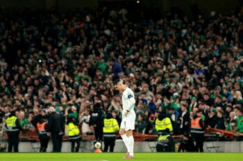 Nemaivăzut! Cristiano Ronaldo a luat cartonaș roșu pentru că și-a lovit adversarul în Irlanda – Portugalia