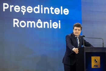 După doi ani și o criză majoră, Nicușor Dan are de luat o decizie grea. Diversiunea Cioloș la SRI