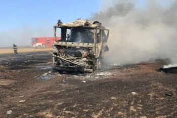 O mașină de pompieri a luat foc în Teleorman, în timp ce se deplasa către o intervenție. Echipajul nu a putut face (…)
