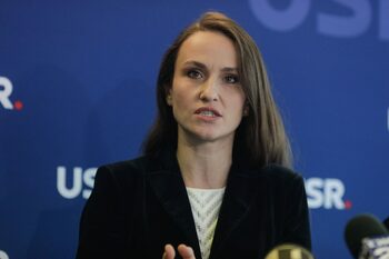 Unele servicii consulare ar putea fi taxate. Ministrul de Externe a pus gând rău rețelelor de „paraziți” care (…)