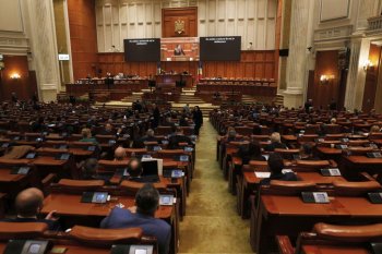 Moțiunea de cenzură a fost prezentată în Parlament. Dezbaterea și votul vor avea loc lunea viitoare