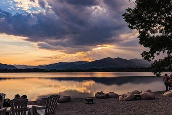 Plaja de la munte din inima României. Locul unde te relaxezi fără aglomerație și caniculă: „Parcă ești în Elveția”
