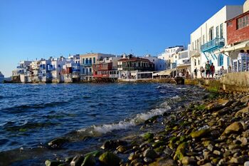 Plaja din Grecia unde dai 100 de euro pe o bere şi 35 pe o cola. Turiştii s-au revoltat din cauza preţurilor (…)
