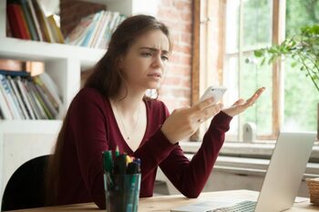 Reguli ale vorbirii la telefon. Ghosting telefonic și nu numai. Cum rămânem politicoși într-o lume plină de apeluri (…)