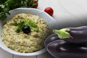 Salata de vinete fără ulei, rețeta Mihaelei Bilic. Ingredientul care îi dă un gust delicios