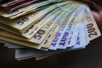 Se impozitează banii primiţi din străinătate chiar dacă sunt cadou sau donaţi? Când intră ANAF pe fir