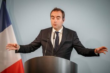 Fitch retrogradează ratingul Franței intrată în criză politică la cel mai mic nivel atribuit vreodată. Sarcina (…)