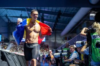 Singura voce critică la adresa lui David Popovici vine din România. Ce i se reproșează campionului mondial