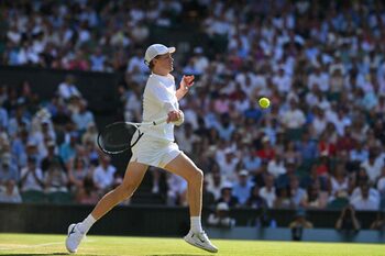 Jannick Sinner câștigă în premieră Wimbledonul după o finală cu rivalul său Alcaraz