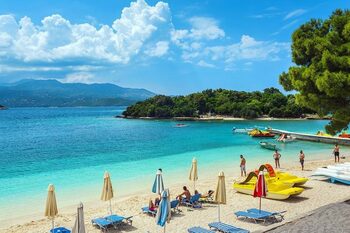 Teama românilor care merg în vacanţă în Albania. Mulţi turişti pun sub semnul întrebările cazările: „Este normal? (…)