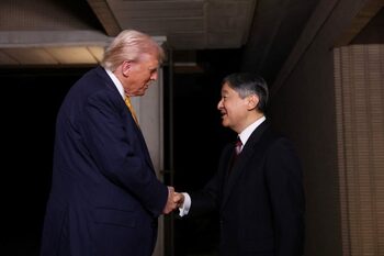 Trump a avut parte de o primire imperială în Japonia (Video)