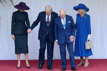 Ce cadouri își fac soții Trump și cuplul regal britanic cu prilejul vizitei la castelul Windsor