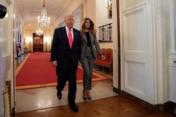 Uraganul Epstein lovește SUA. Donald Trump își schimbă strategia, luându-l la țintă pe Bill Clinton. Secretele unei (…)