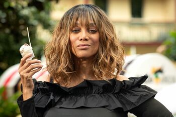 Tyra Banks lansează „înghețata caldă” – noul trend dulce care stârnește curiozitatea internetului