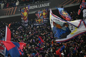 Ultraşii FCSB s-au răzbunat pe rivalii de la Rapid. Ce au lipit în jurul Arenei Naționale