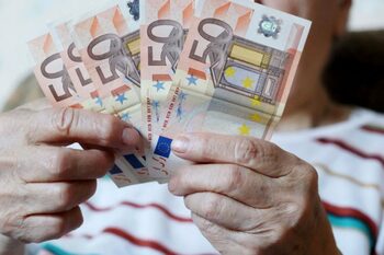 Un pensionar italian și-a pierdut pensia pe un an pentru că a ajutat un verișor la muncă