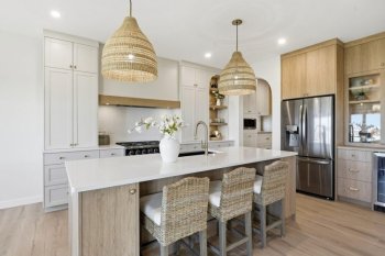 Unde se pun corect chiuveta, frigiderul și aragazul. Triunghiul de lucru din bucătărie, explicat simplu