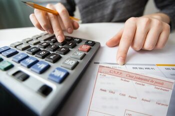 Ai fost în șomaj sau ai primit plăți compensatorii? Iată cum se contorizează aceste perioade la pensie