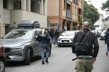 Vedetă TV, ucisă de iubitul ei! Vecinii au fost martori la chinurile trăite de tânăra de 29 de ani. Carabinierii au (…)