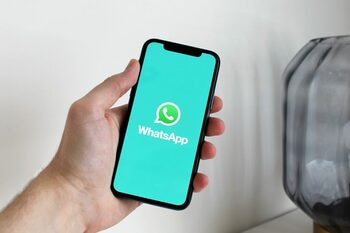 Poliția atrage atenția asupra unei noi metode de fraudă folosind WhatsApp