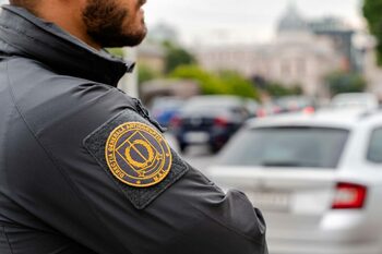 Patru agenți de poliție din Craiova reținuți pentru luare de mită