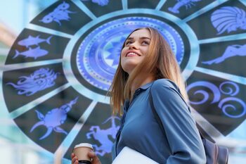 4 zodii care sunt atrase doar de persoane inteligente. Aceşti nativi îţi urmăresc fiecare pas pentru a te ”citi”