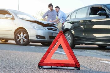Ce faci în cazul unui accident cu o mașină fără RCA. Cine plătește daunele, care este procedura