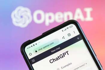 Angajaţi ai OpenAI vor să vândă acţiuni de 6 miliarde de dolari către SoftBank şi alţi investitori / Tranzacţia ar (…)