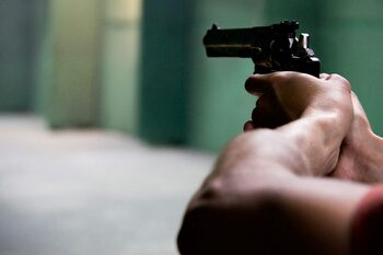 Europa, confruntată cu traficul de pistoale de semnalizare şi de alarmă convertite în arme letale