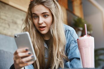 Fără telefoane în clasă, mai multă concentrare și prietenii reale: ce arată studiul din Olanda