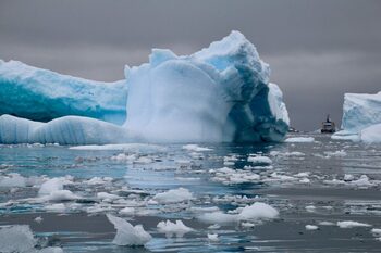 Încălzirea oceanelor amenință să destabilizeze banchizele din Antarctica