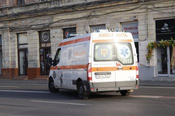 Explozie într-o casă din Bacău! Un bărbat de 59 de ani a fost rănit