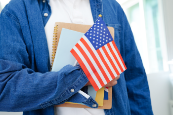 Gen Z, pregăteşte-ţi paşaportul: bursele pentru liceeni FLEX 2025-2026 îţi pot aduce un an de studiu la un liceu din (…)