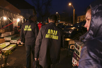 Inspector Antifraudă reținut pentru luare de mită. Trei colegi de la ANAF, plasați sub control judiciar în același dosar