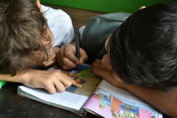 Ministerul Educației lansează un proiect pentru combaterea analfabetismului funcțional în școli