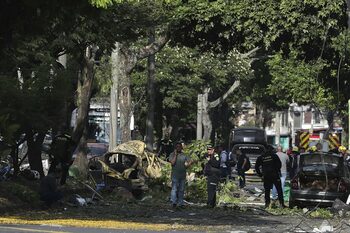 (VIDEO) Atac asupra unui elicopter de poliție și explozie lângă o bază militară fac cel puțin 14 morți în Columbia