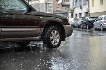 Apa Nova avertizează: nu parcați pe gurile de scurgere! Riscați inundații în fața locuințelor