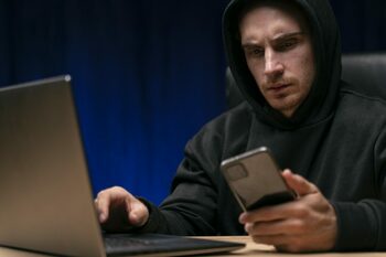 Apelurile false în numele unor instituții, bănci sau companii vor fi blocate de azi