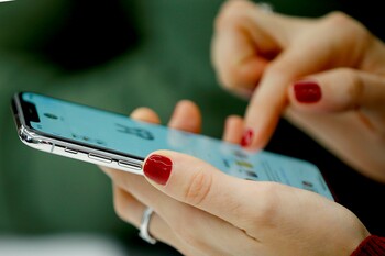 Autorităţile dintr-un oraş japonez vor să limiteze utilizarea smartphone-urilor la două ore