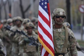 Camera Reprezentanţilor din Statele Unite aprobă proiectul de lege privind apărarea care stopează reducerea de trupe (…)