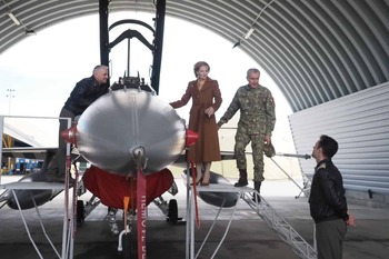 Avioanele F16 de la Câmpia Turzii au zburat pentru familia regală