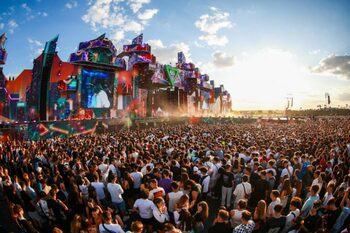 IICMER: La festivalul „Beach, please” s-a ajuns să se scandeze „Ceauşescu, Ceauşescu”; este „profund îngrijorător” (…)