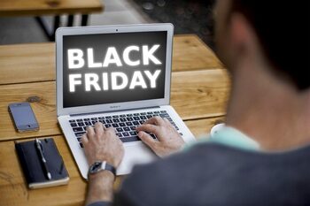 Un vechi client eMAG, așteptând Black Friday