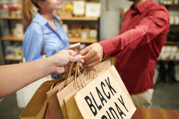În ciuda contextului economic dificil, retailerii se aşteaptă la vânzări record de Black Friday 2025. Avertismentul (…)