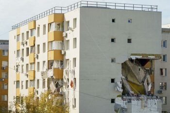 Explozia din Rahova: Clădirea, risc major pentru viața locatarilor. Se recomandă demolarea controlată a patru etaje (…)
